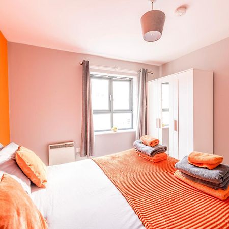 Prime Location - Modern City Apartment! Bristol Exterior photo