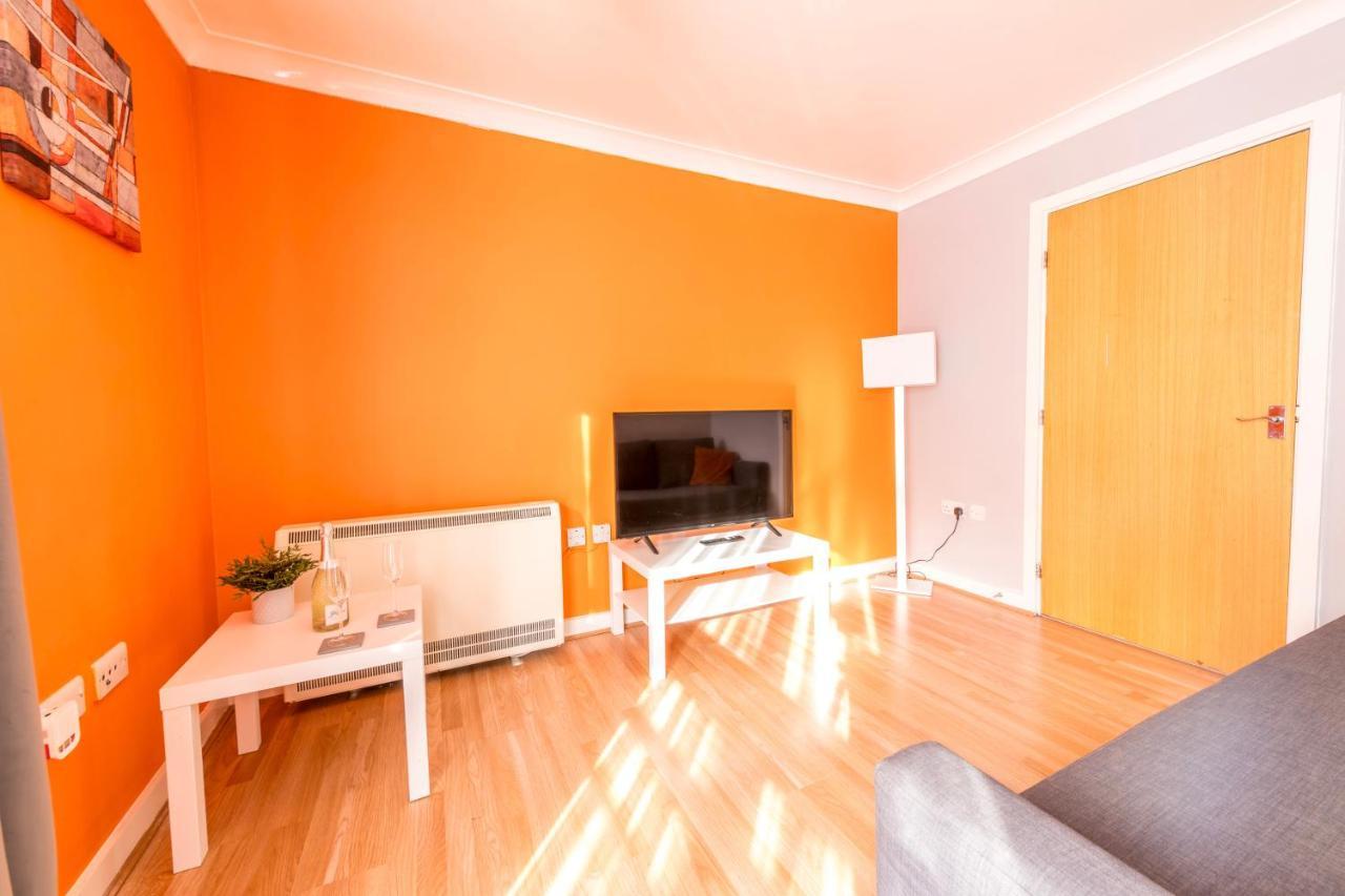 Prime Location - Modern City Apartment! Bristol Exterior photo